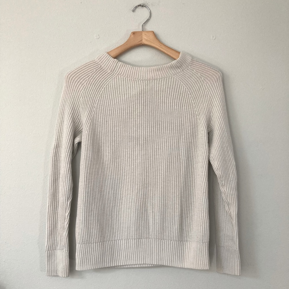 Like new! Banna republic back now tie sweater